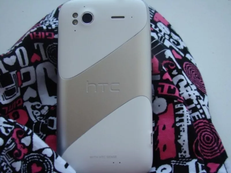 Продам HTC Sensation белый в отличном состоянии 2